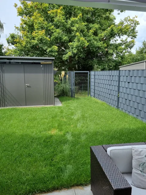 Garten mit Geräteschuppen