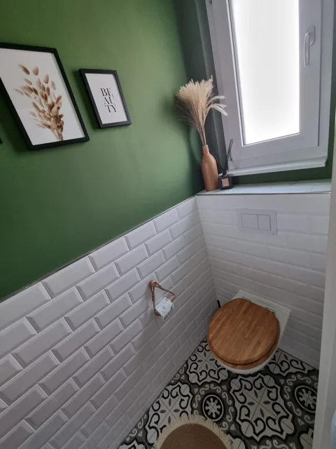 Gäste-WC mit Fenster