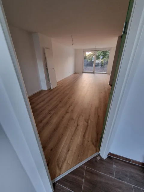 Blick in den Wohnbereich – unmöbliert
