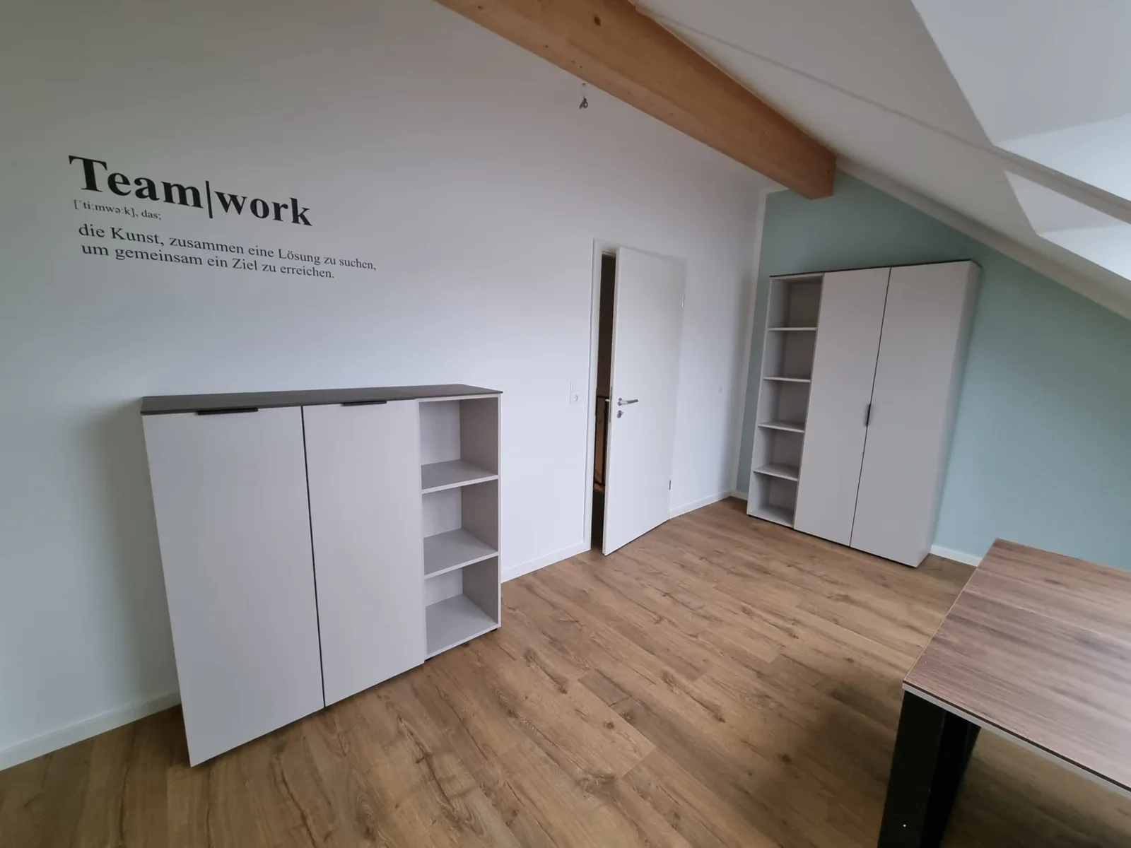 Helles Zimmer im Dachgeschoss