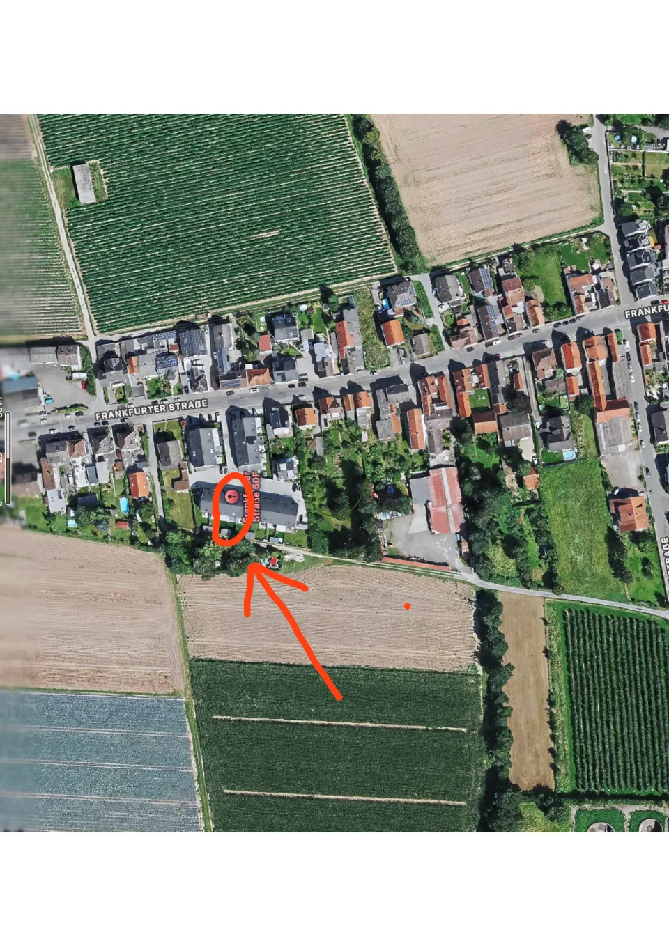 Satellitenbild der Frankfurter Straße mit roter Markierung des Hauses 60f